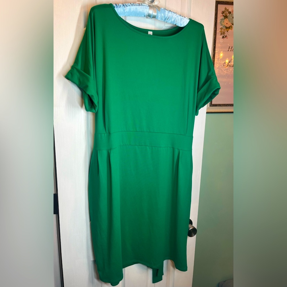 So SOFT green mini dress size 2XL stretch with POCKETS and ties in back